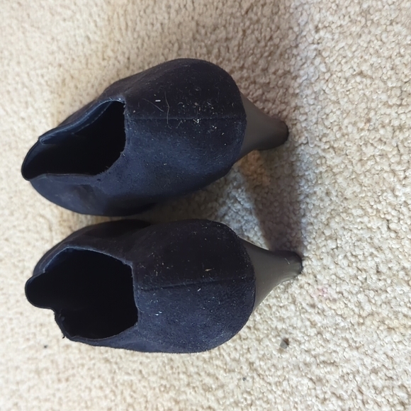 KIM ROGERS “Frenda” Black Faux Suede Heeled Booties size 6 - Picture 3 of 9